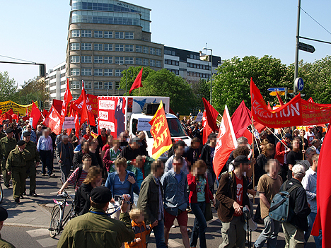 „Politischen Streik erkämpfen“ auf Transparent am Lauti